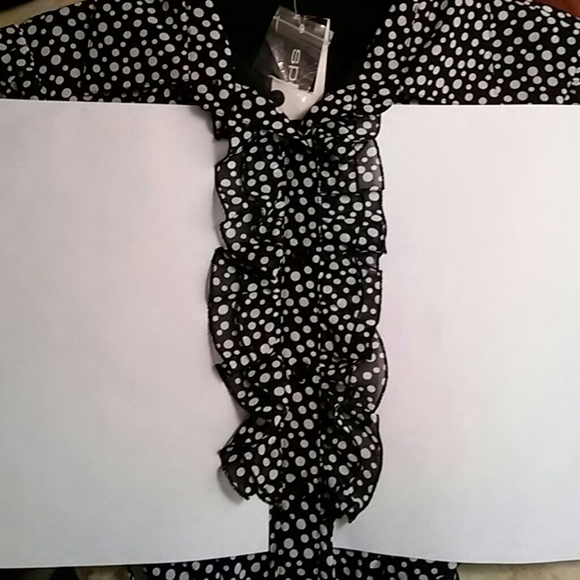 Black and white polka dot blouse. - Picture 3 of 5